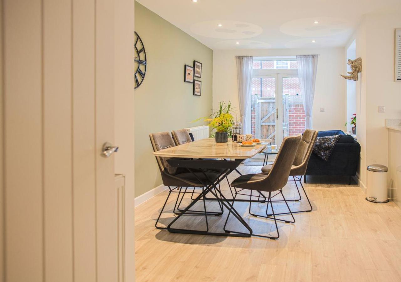 הוילה צ'לטנהם Stunning 2 Bed With Private Patio And Free Parking מראה חיצוני תמונה