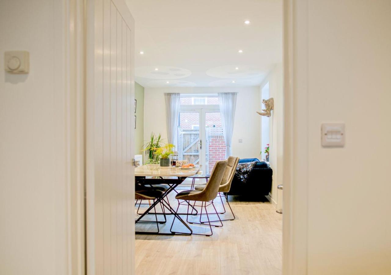 הוילה צ'לטנהם Stunning 2 Bed With Private Patio And Free Parking מראה חיצוני תמונה