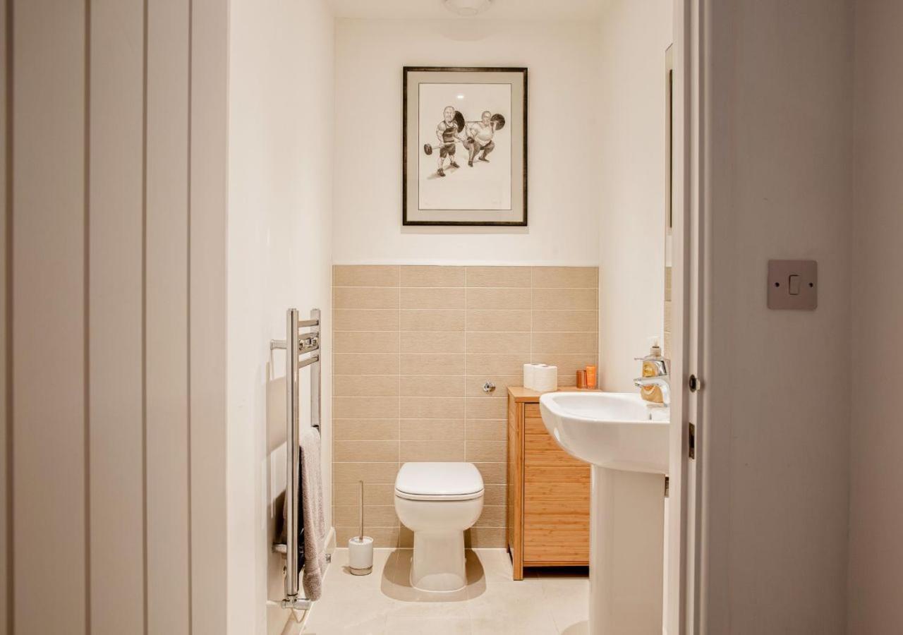 הוילה צ'לטנהם Stunning 2 Bed With Private Patio And Free Parking מראה חיצוני תמונה