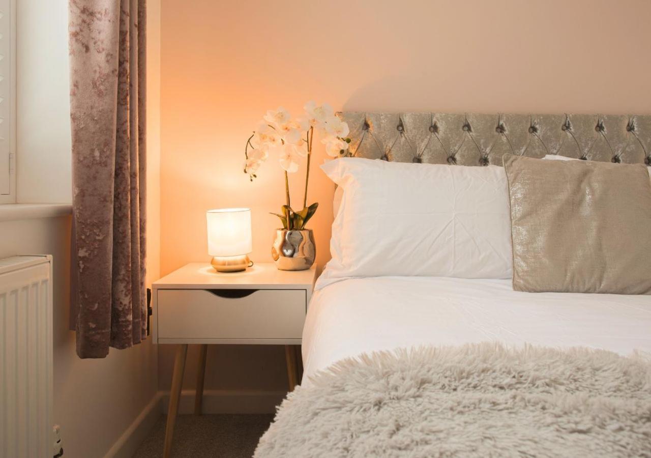 הוילה צ'לטנהם Stunning 2 Bed With Private Patio And Free Parking מראה חיצוני תמונה