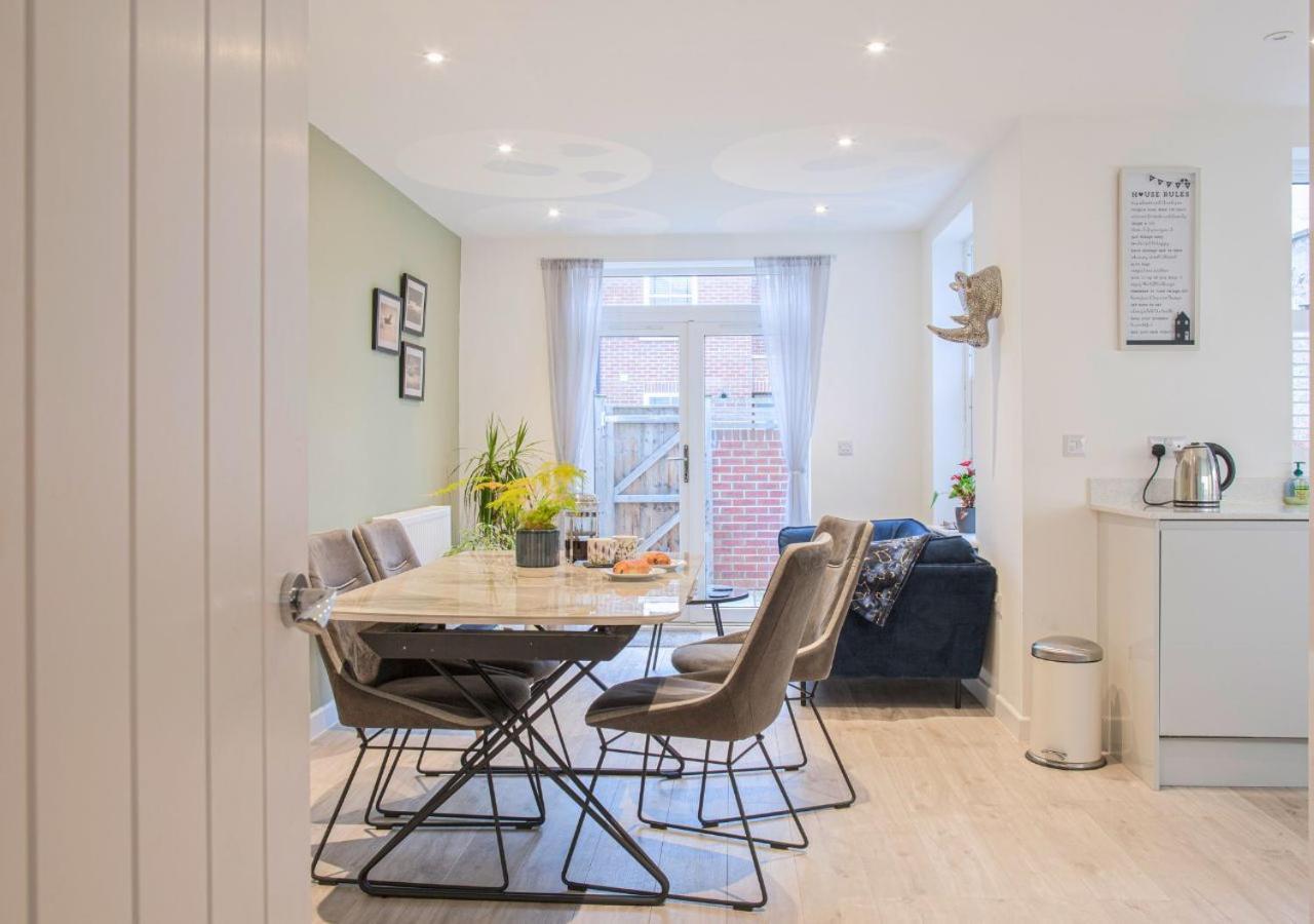 הוילה צ'לטנהם Stunning 2 Bed With Private Patio And Free Parking מראה חיצוני תמונה