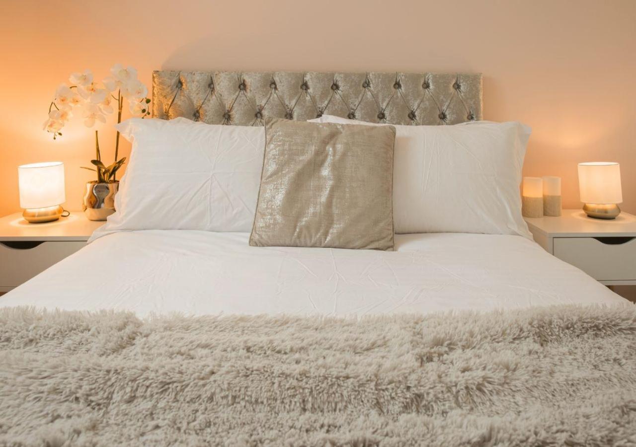 הוילה צ'לטנהם Stunning 2 Bed With Private Patio And Free Parking מראה חיצוני תמונה