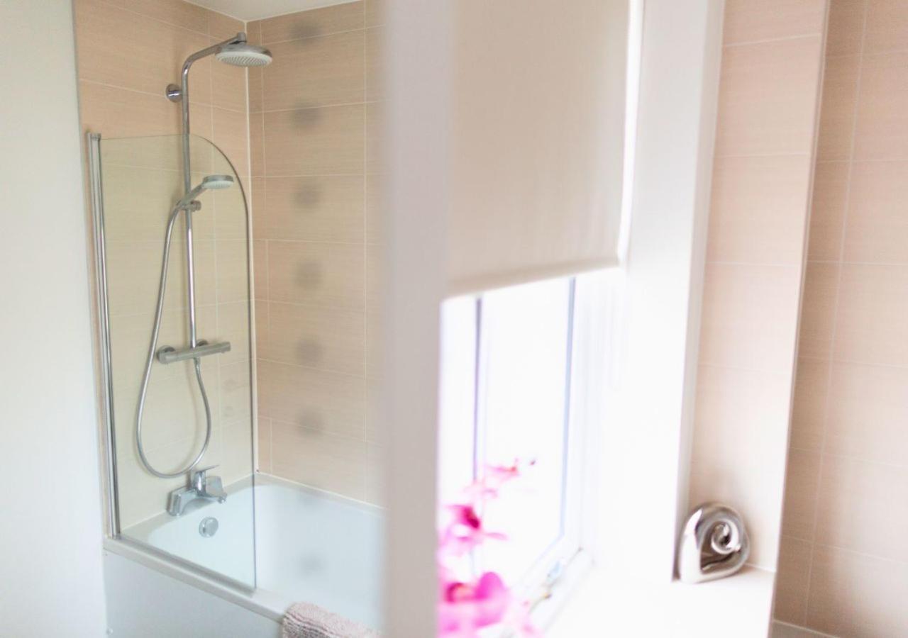 הוילה צ'לטנהם Stunning 2 Bed With Private Patio And Free Parking מראה חיצוני תמונה