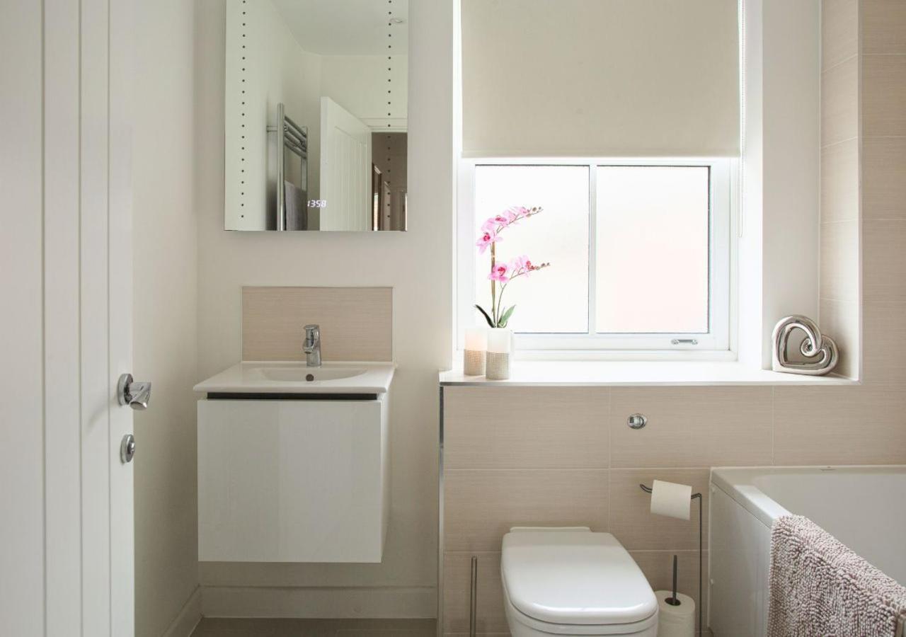 הוילה צ'לטנהם Stunning 2 Bed With Private Patio And Free Parking מראה חיצוני תמונה