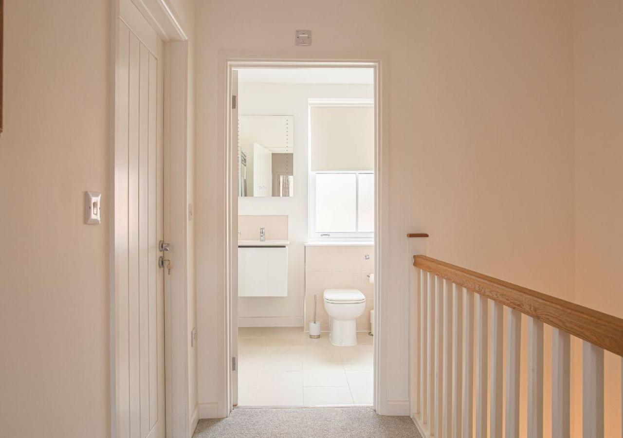 הוילה צ'לטנהם Stunning 2 Bed With Private Patio And Free Parking מראה חיצוני תמונה
