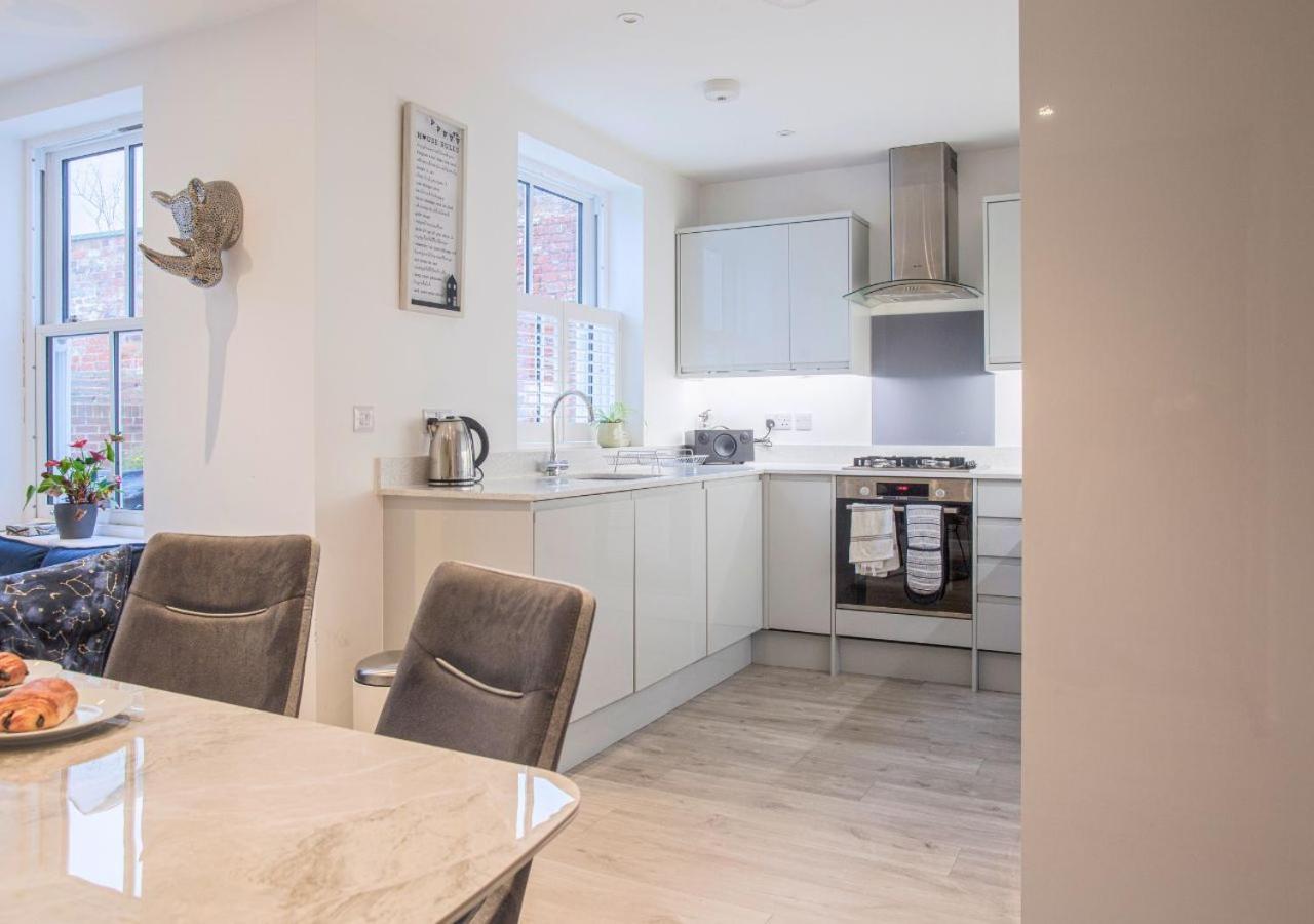 הוילה צ'לטנהם Stunning 2 Bed With Private Patio And Free Parking מראה חיצוני תמונה